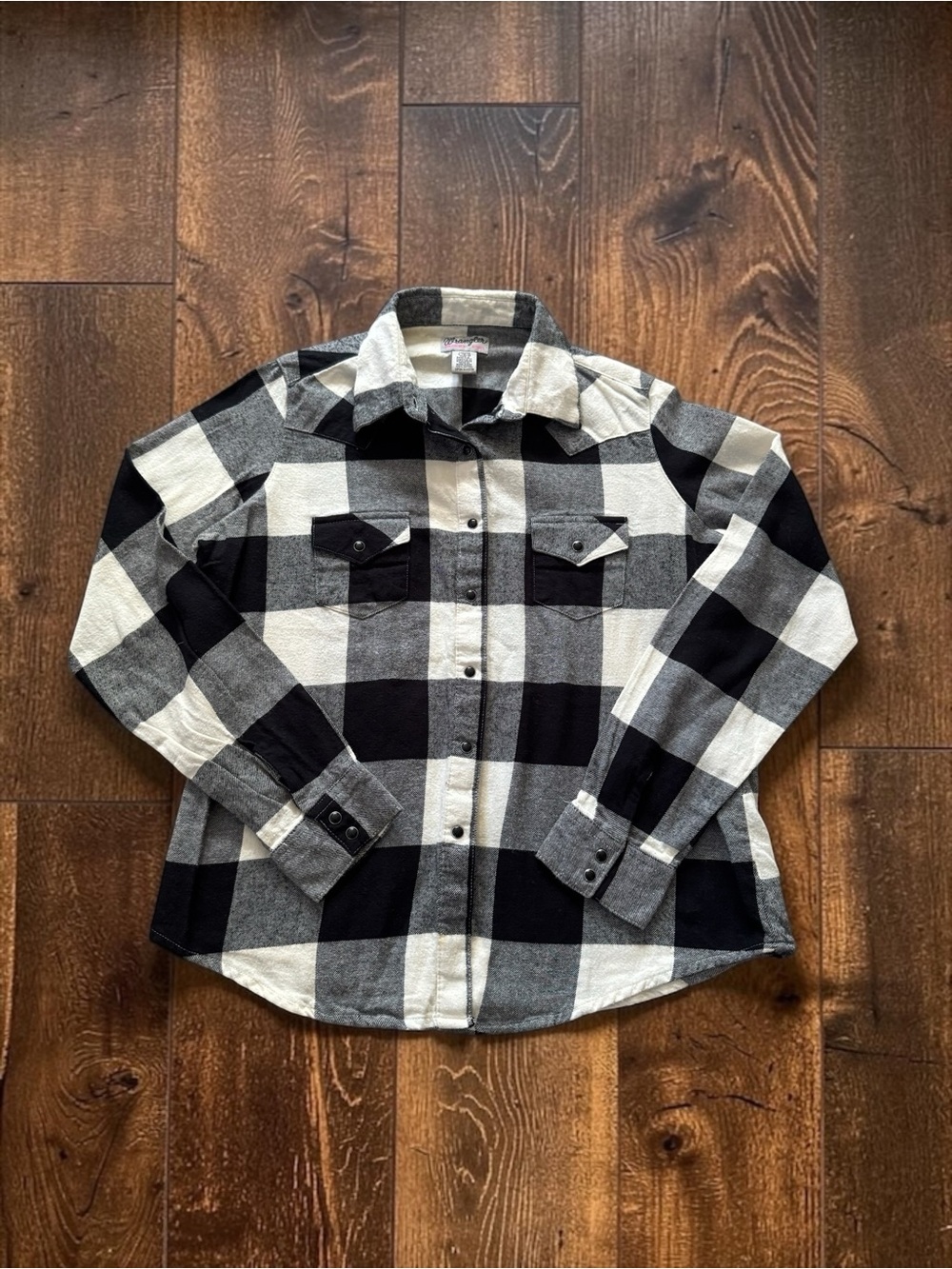 Wrangler Women’s L Large Black White Buffalo Plaid Western Snap Flannel Shirt